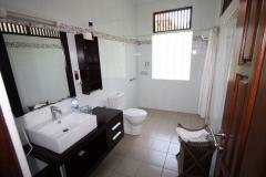 Villa-Jaya-downstairs-onsuite-590x410